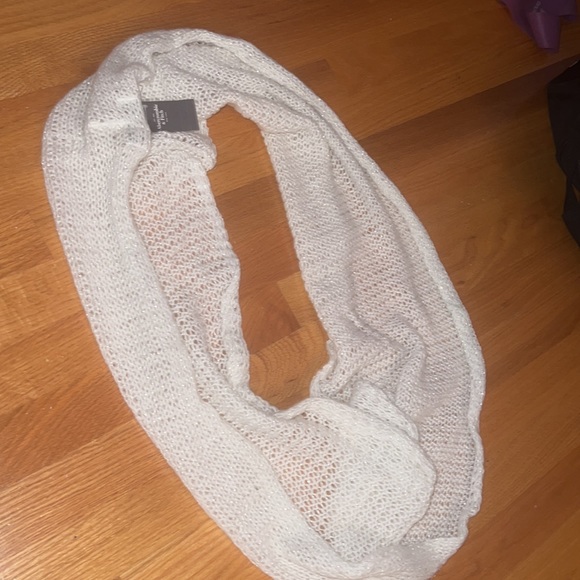 Abercrombie and Fitch shine infinity scarf - Picture 4 of 4
